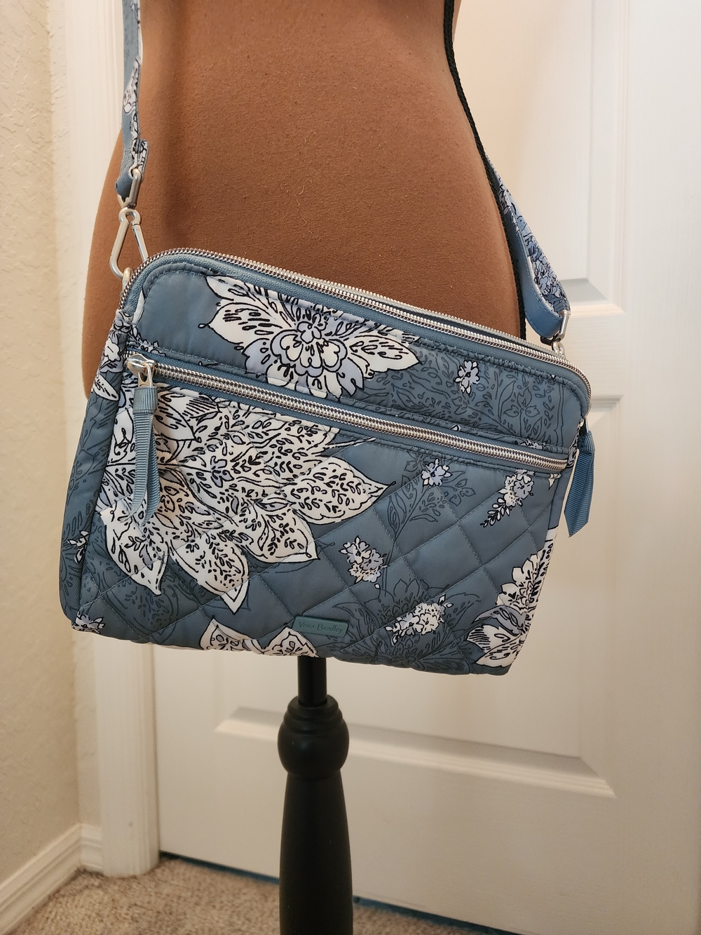 Vera Bradley Performace Tiger Lily Blue Quilted Triple Pocket Crossbody Bag NWOT